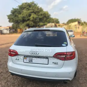 Audi A4 2.0T Avant Premium Quattro 2012 Pearl