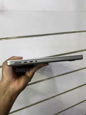 Laptop Apple MacBook Pro 2021 M1 16GB Apple M1 Pro SSD 512GB