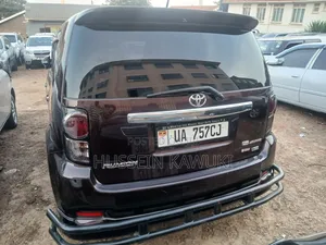 Toyota Corolla Rumion 2010 Brown