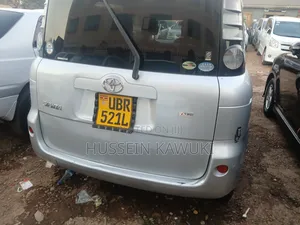 Toyota Sienta 2008 Silver