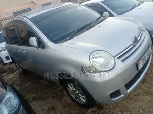 Toyota Sienta 2008 Silver