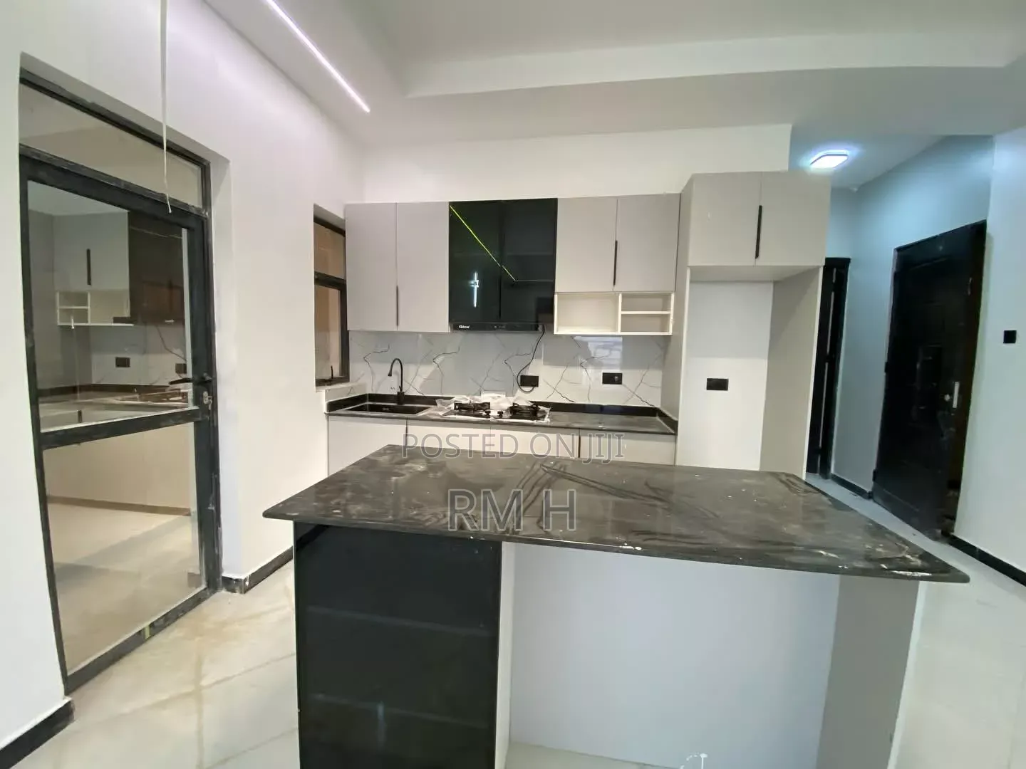 3bdrm Apartment in Muyenga, Central Division for rent
