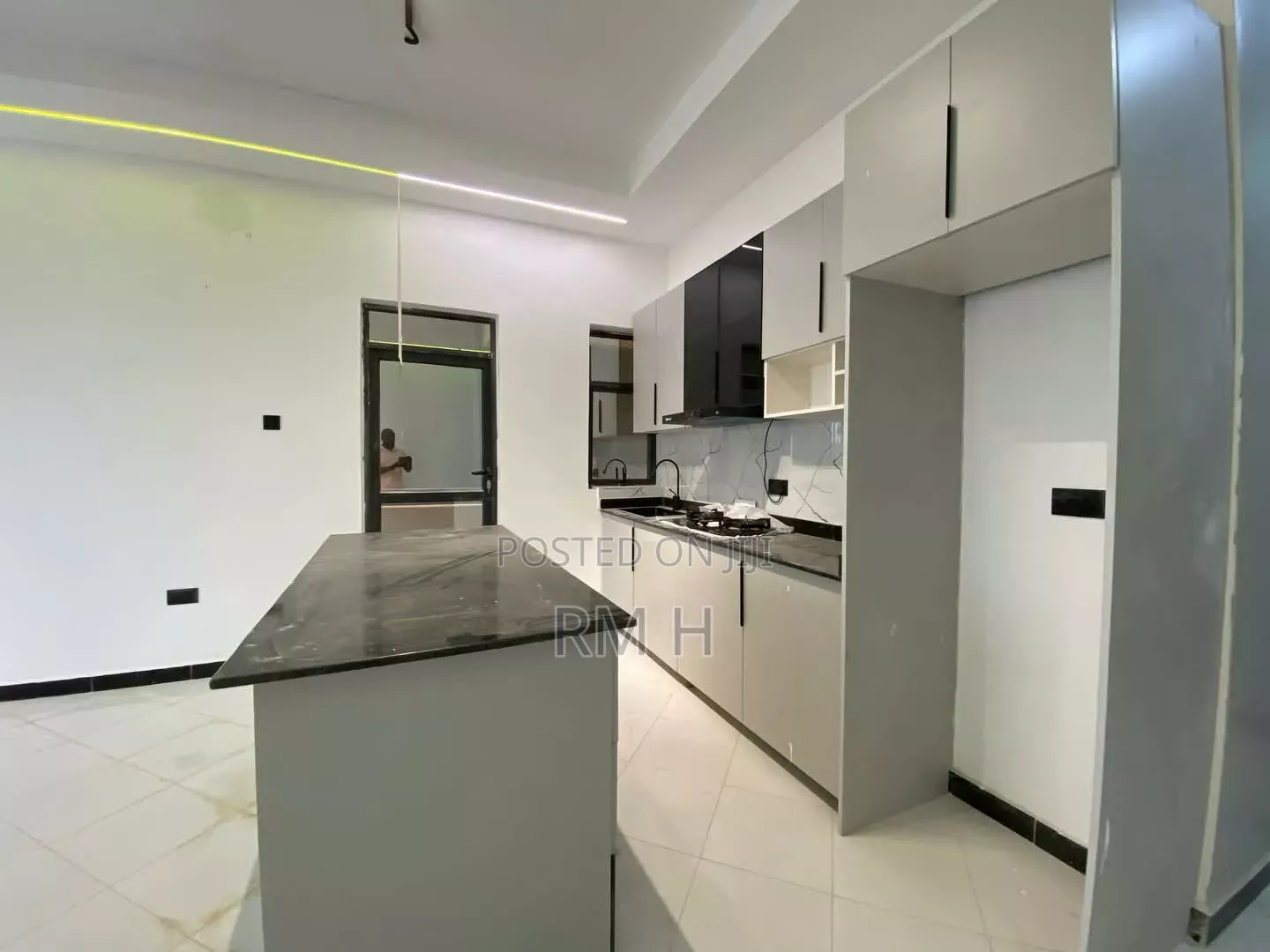 3bdrm Apartment in Muyenga, Central Division for rent