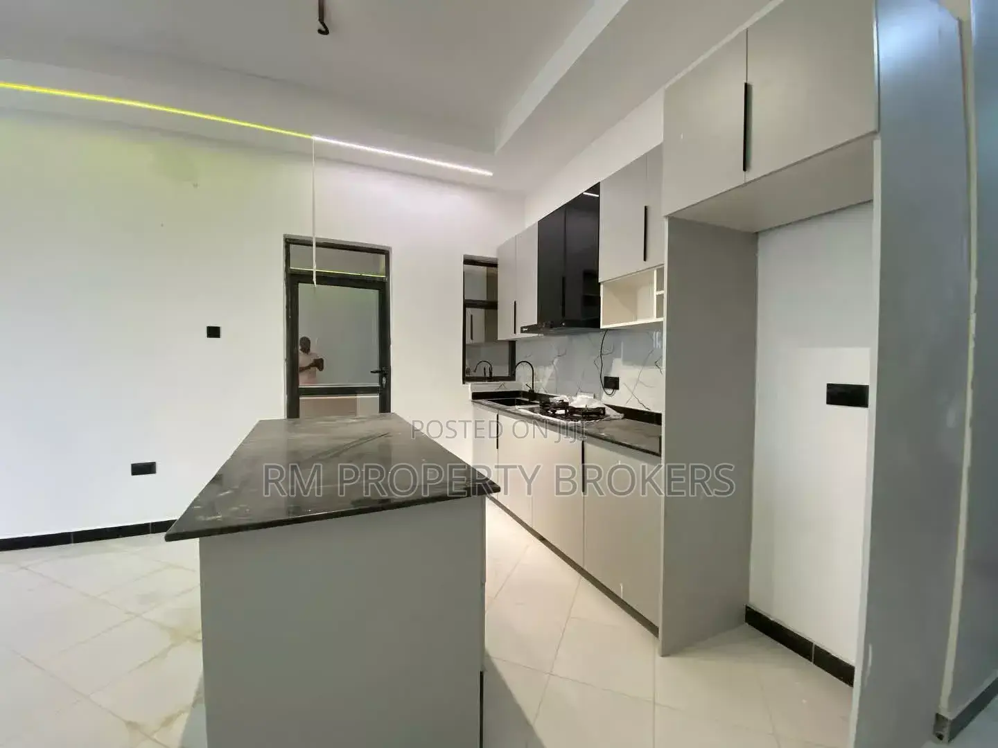 3bdrm Apartment in Muyenga, Central Division for rent