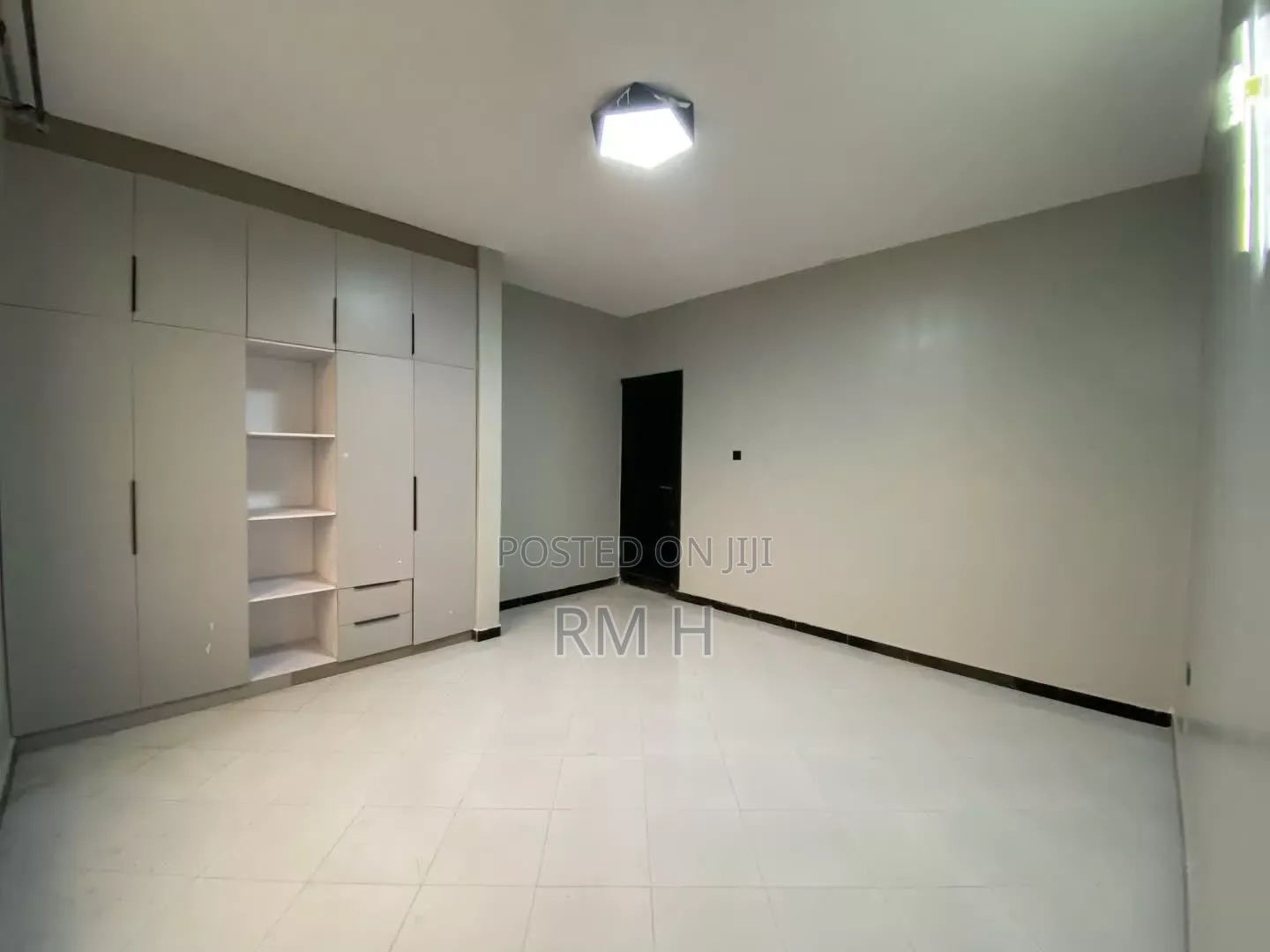3bdrm Apartment in Muyenga, Central Division for rent