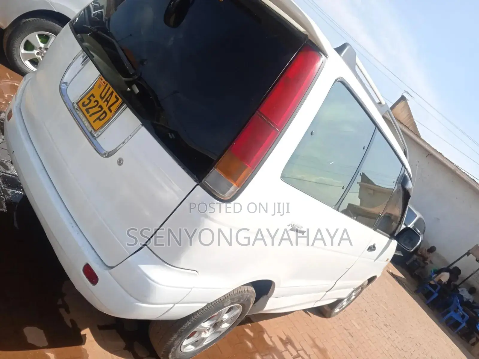 Toyota Noah 2002 White