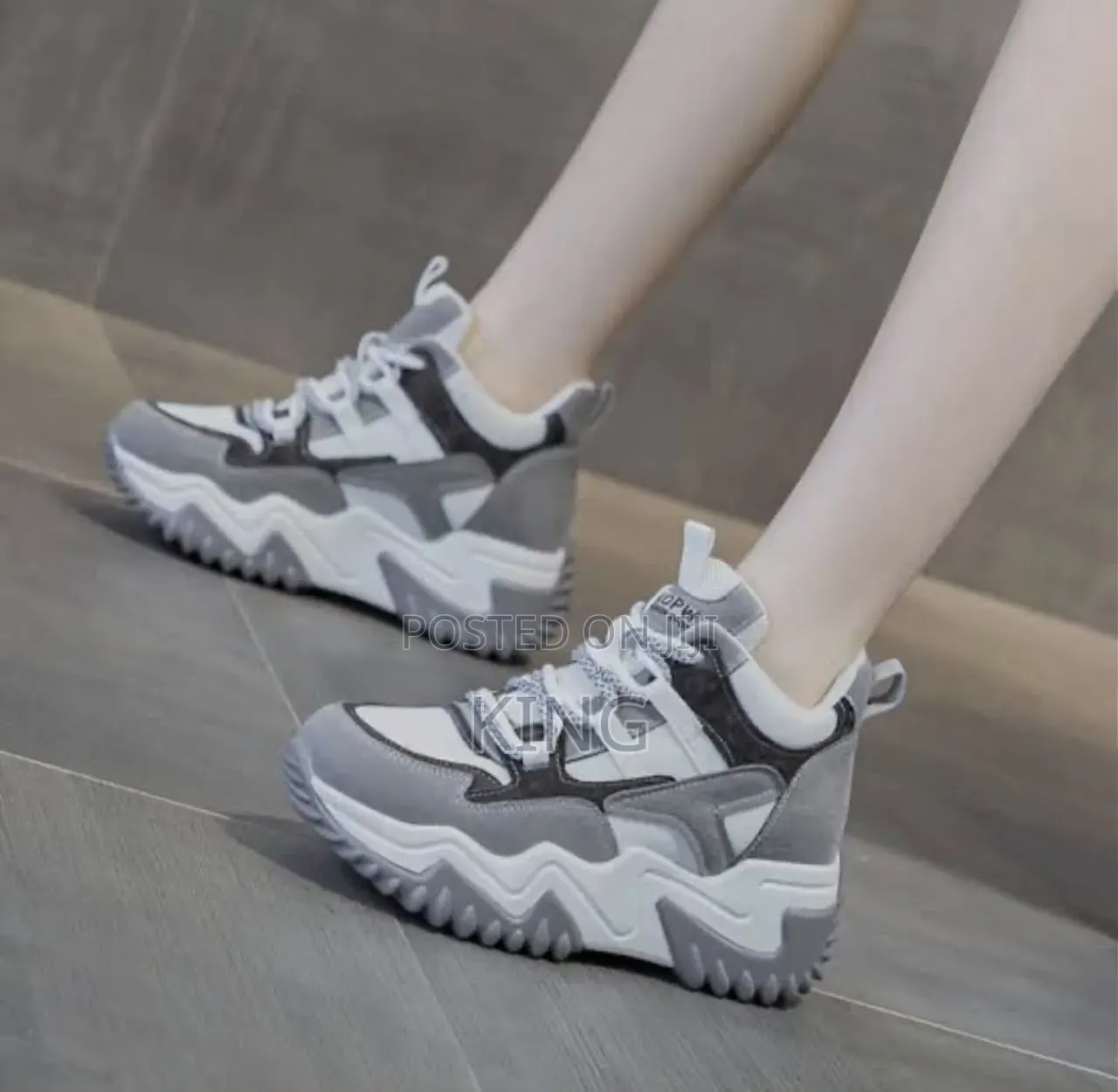 Zora Sneakers,