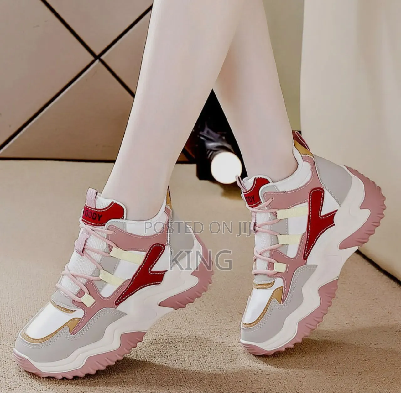 Zora Sneakers,