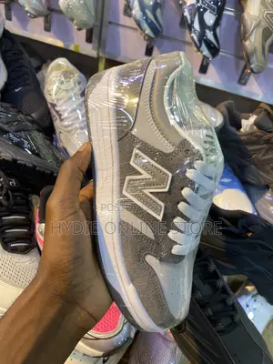 Classic N Unisex Sneakers