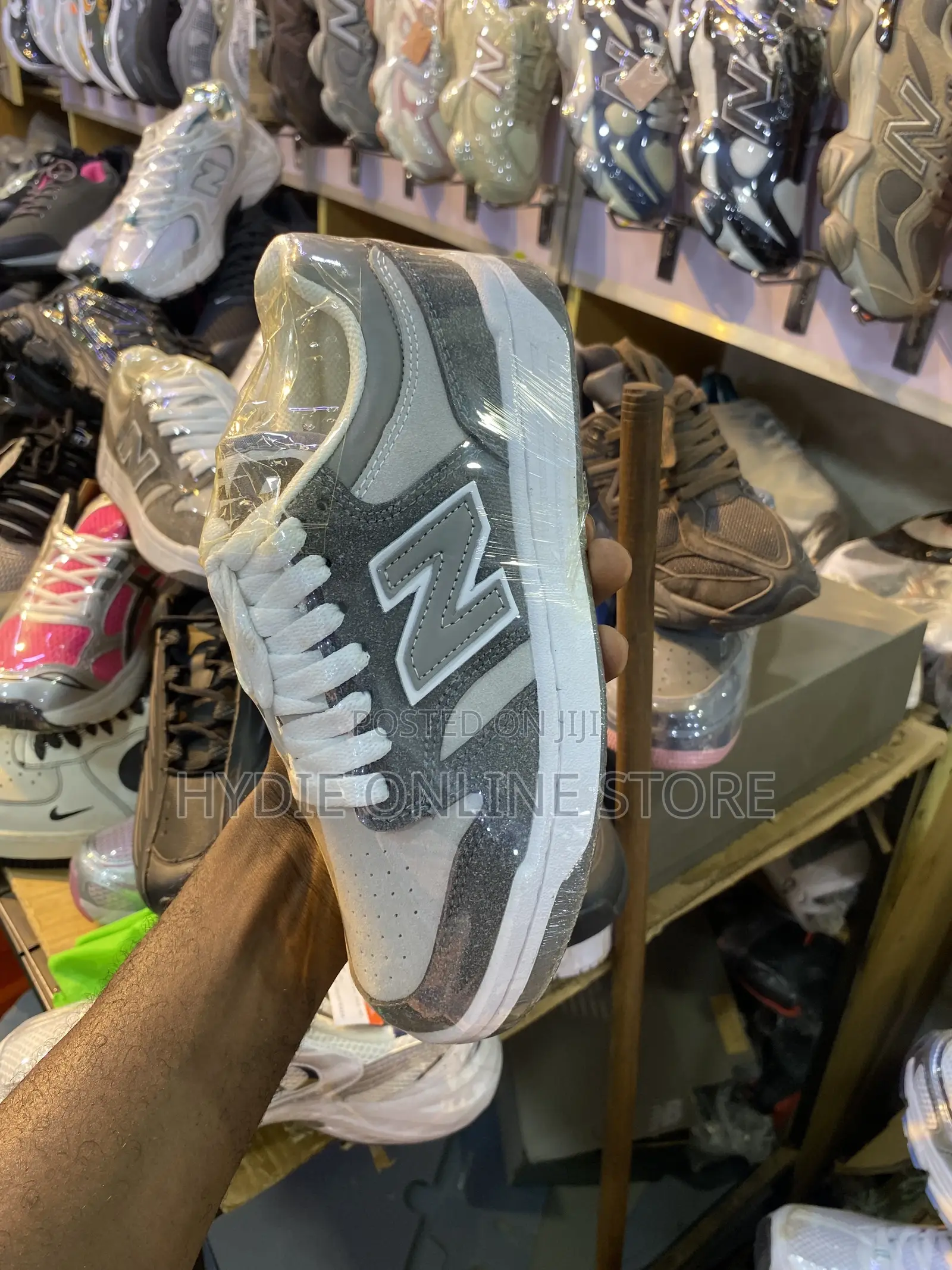 Classic N Unisex Sneakers