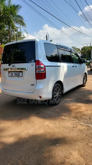 Toyota Noah 2012 White