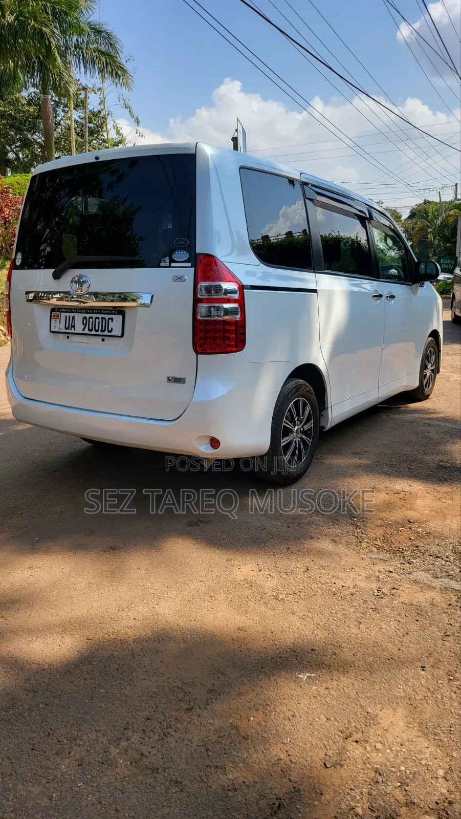 Toyota Noah 2012 White