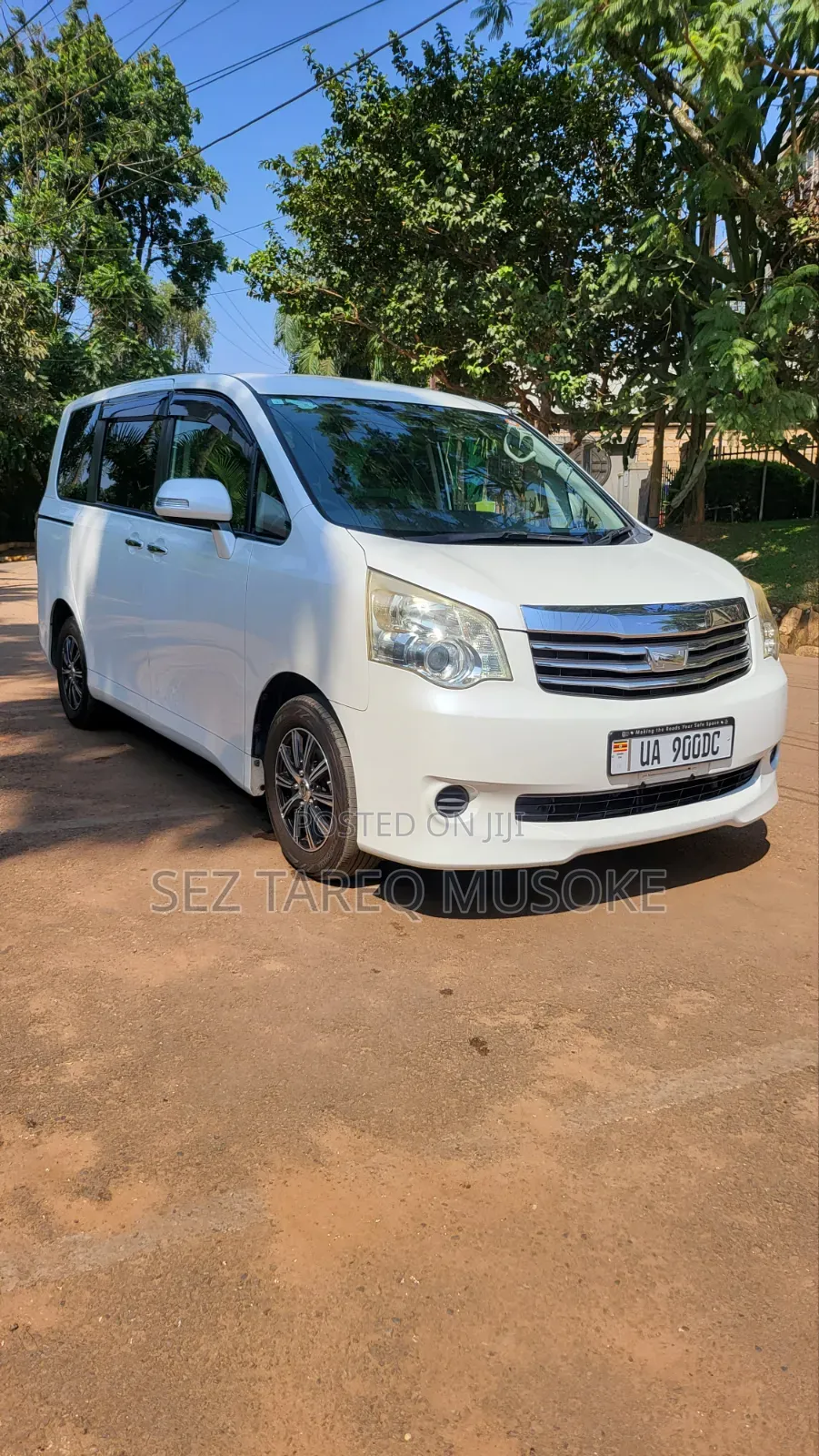 Toyota Noah 2012 White