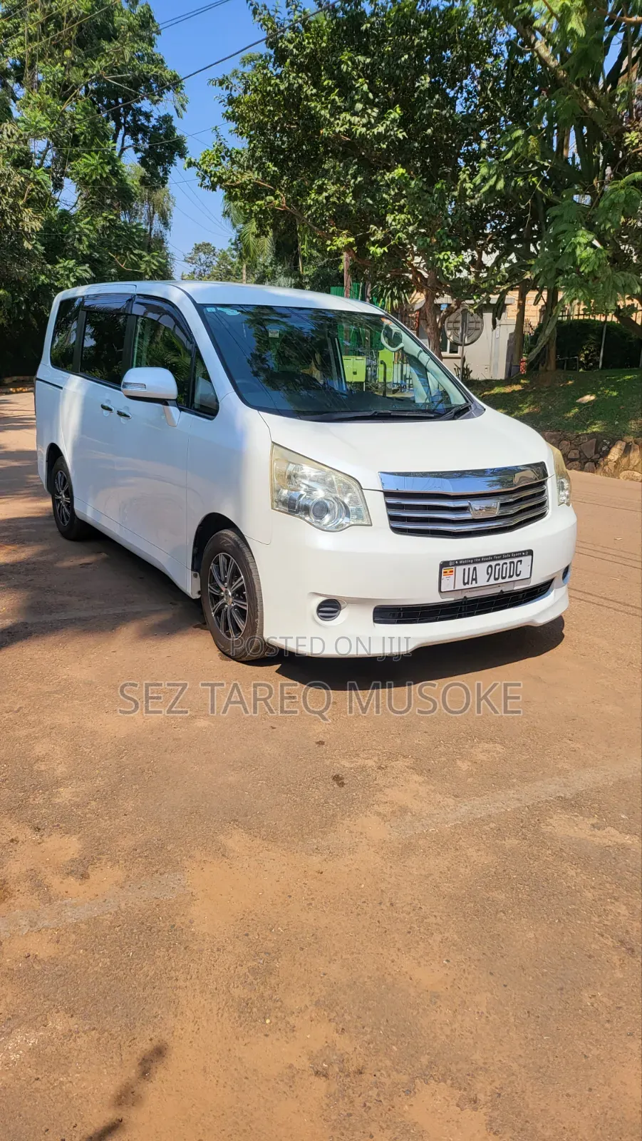 Toyota Noah 2012 White