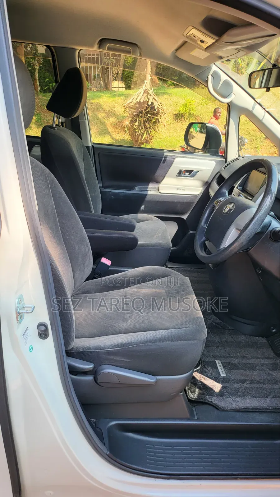 Toyota Noah 2012 White
