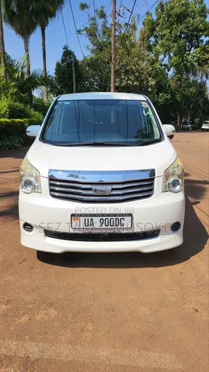 Toyota Noah 2012 White