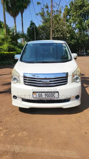 Toyota Noah 2012 White