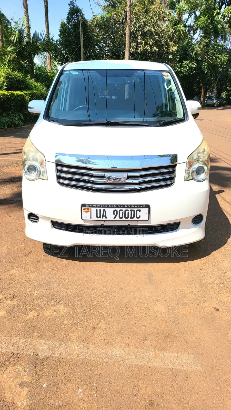 Toyota Noah 2012 White