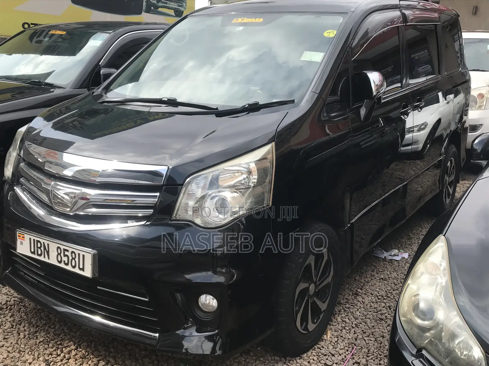 Toyota Noah 2012 Black