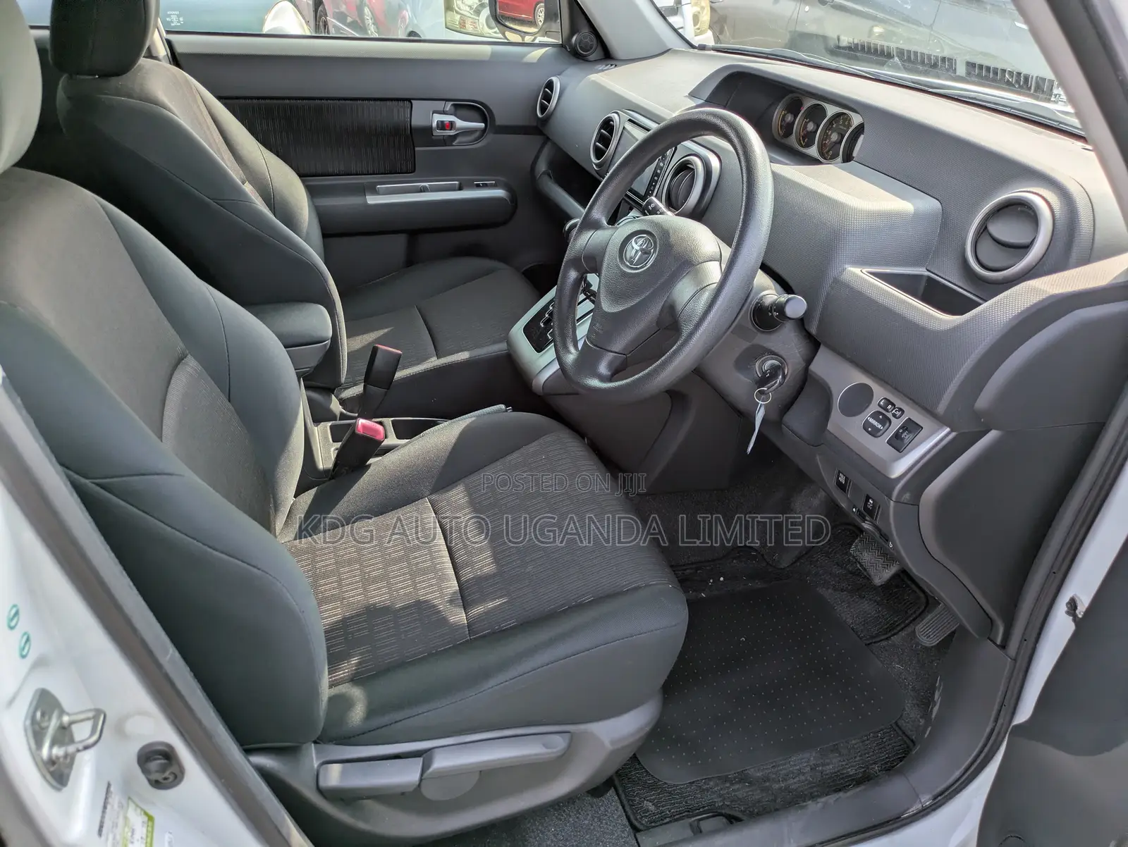 Toyota Corolla Rumion Hatchback 1.5 FWD 2013 Pearl