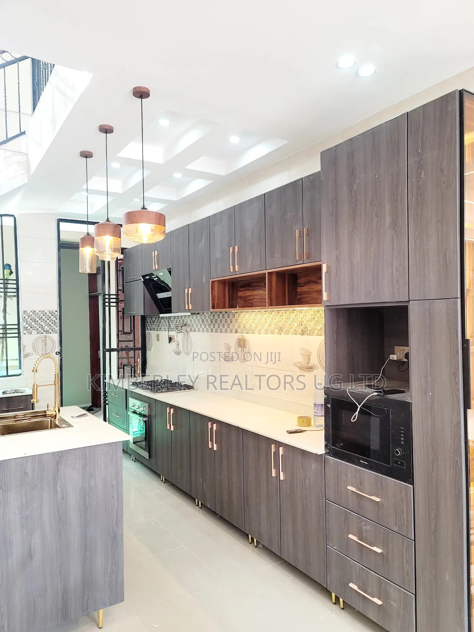 8bdrm Mansion in Division A for sale