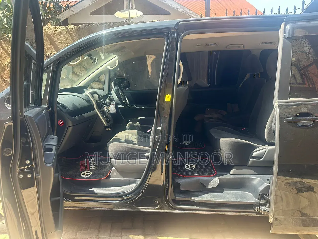 Toyota Noah 2011 Black