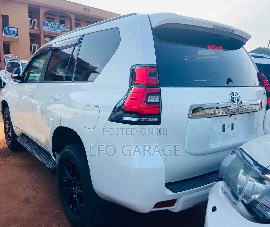 Toyota Land Cruiser Prado 2022 White
