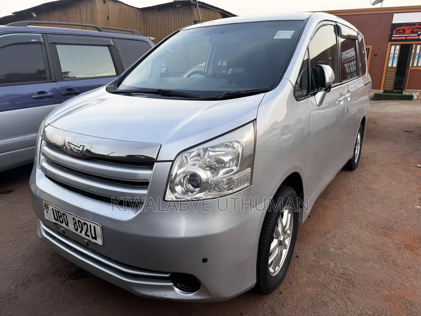 Toyota Noah 2009 Silver