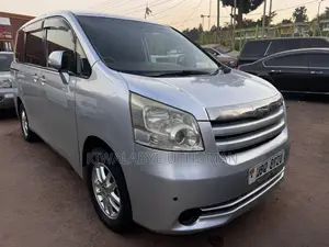 Toyota Noah 2009 Silver