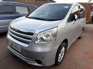 Toyota Noah 2009 Silver
