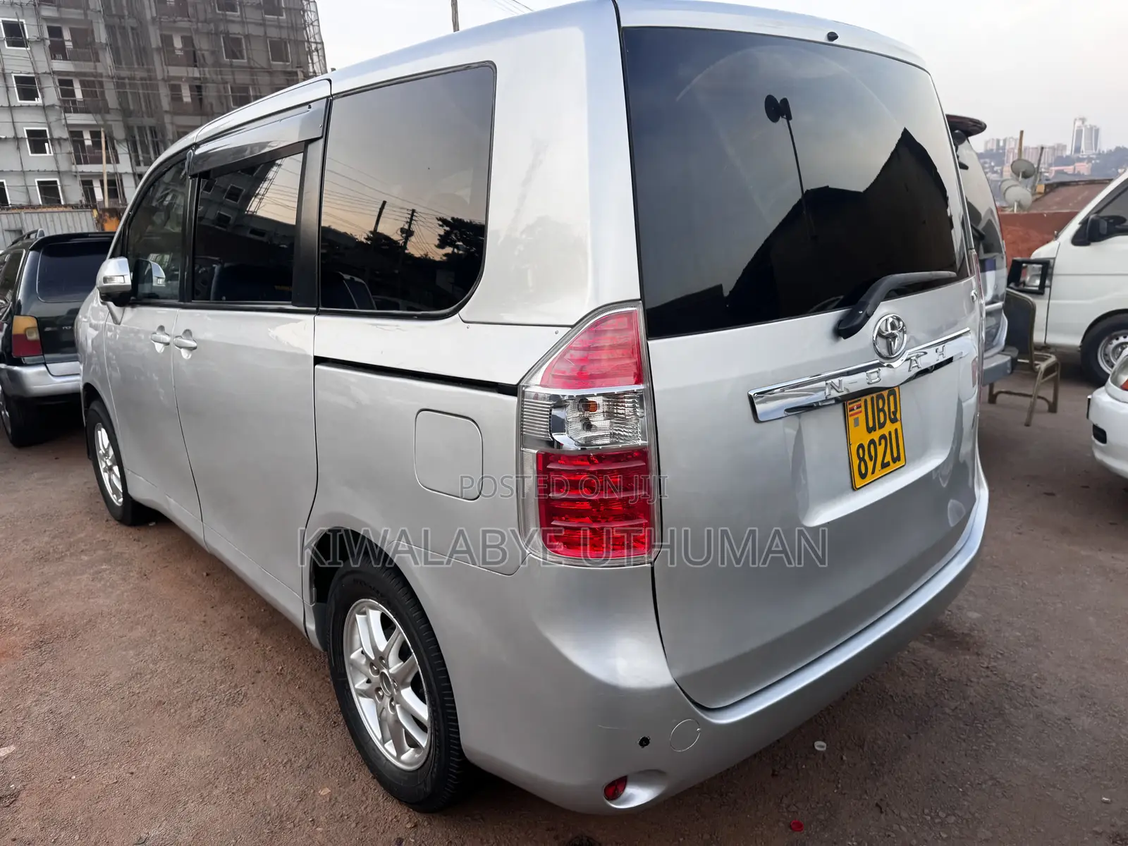 Toyota Noah 2009 Silver
