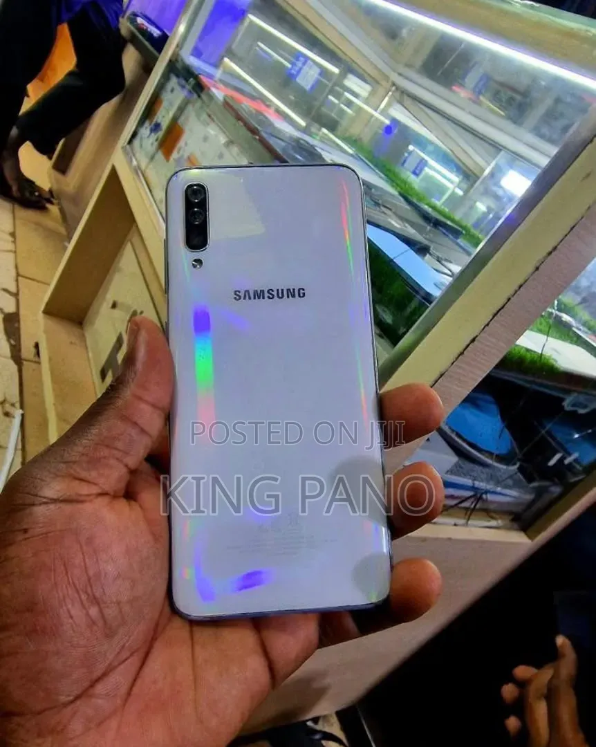 Samsung Galaxy A70 128 GB White