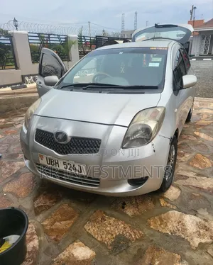 Toyota Vitz 2008 Silver