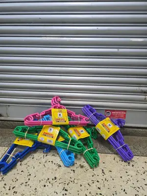 12 Pieces Plastic Hangers Plastic Hangers