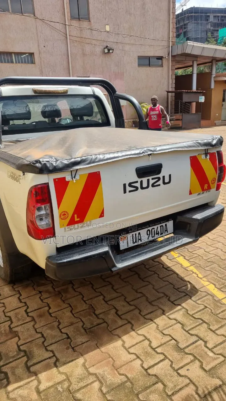 Isuzu D-MAX 2011 White