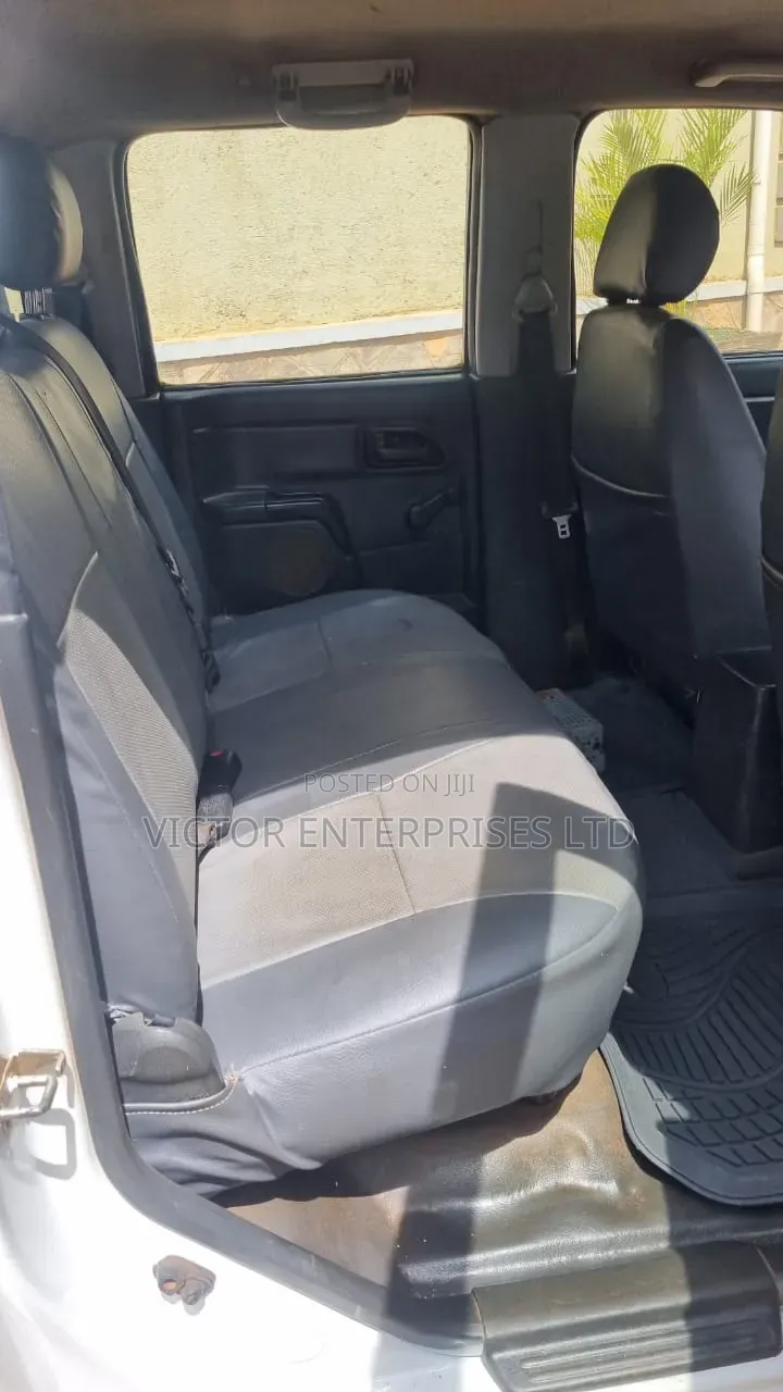 Isuzu D-MAX 2011 White