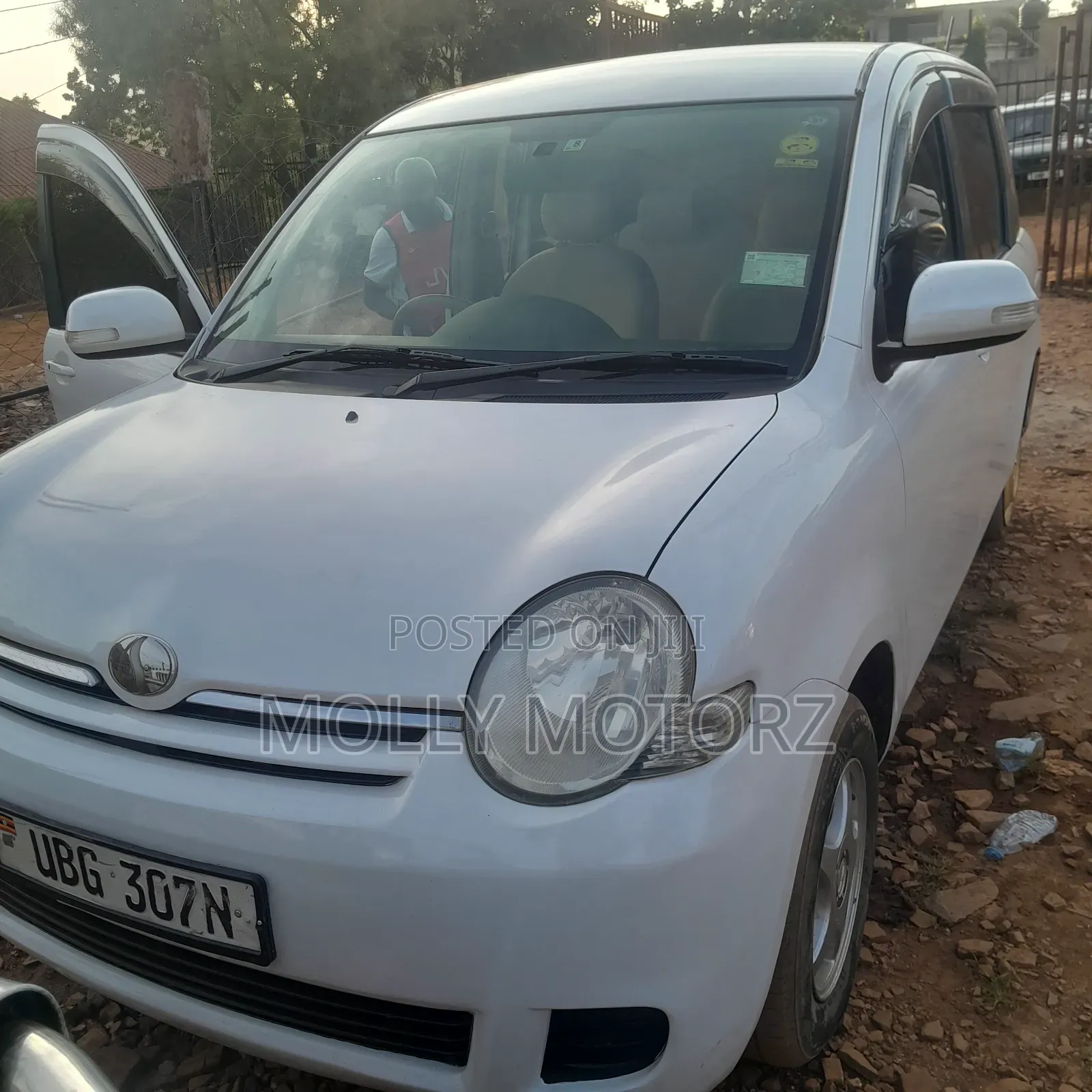 Toyota Sienta 2010 White