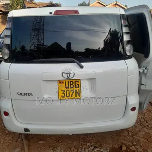 Toyota Sienta 2010 White