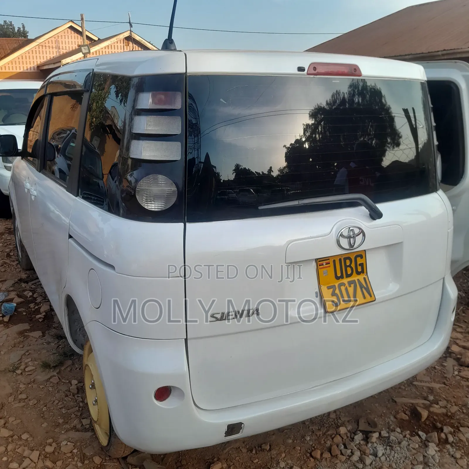 Toyota Sienta 2010 White