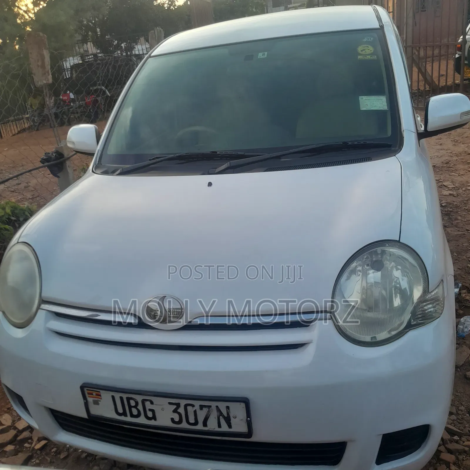 Toyota Sienta 2010 White