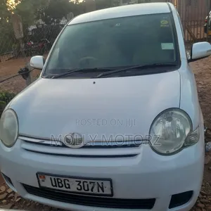 Toyota Sienta 2010 White