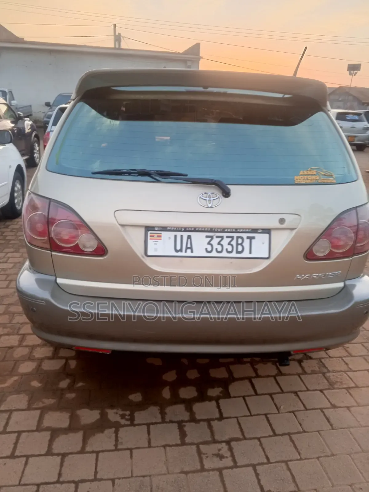 Toyota Harrier 2000 Gold