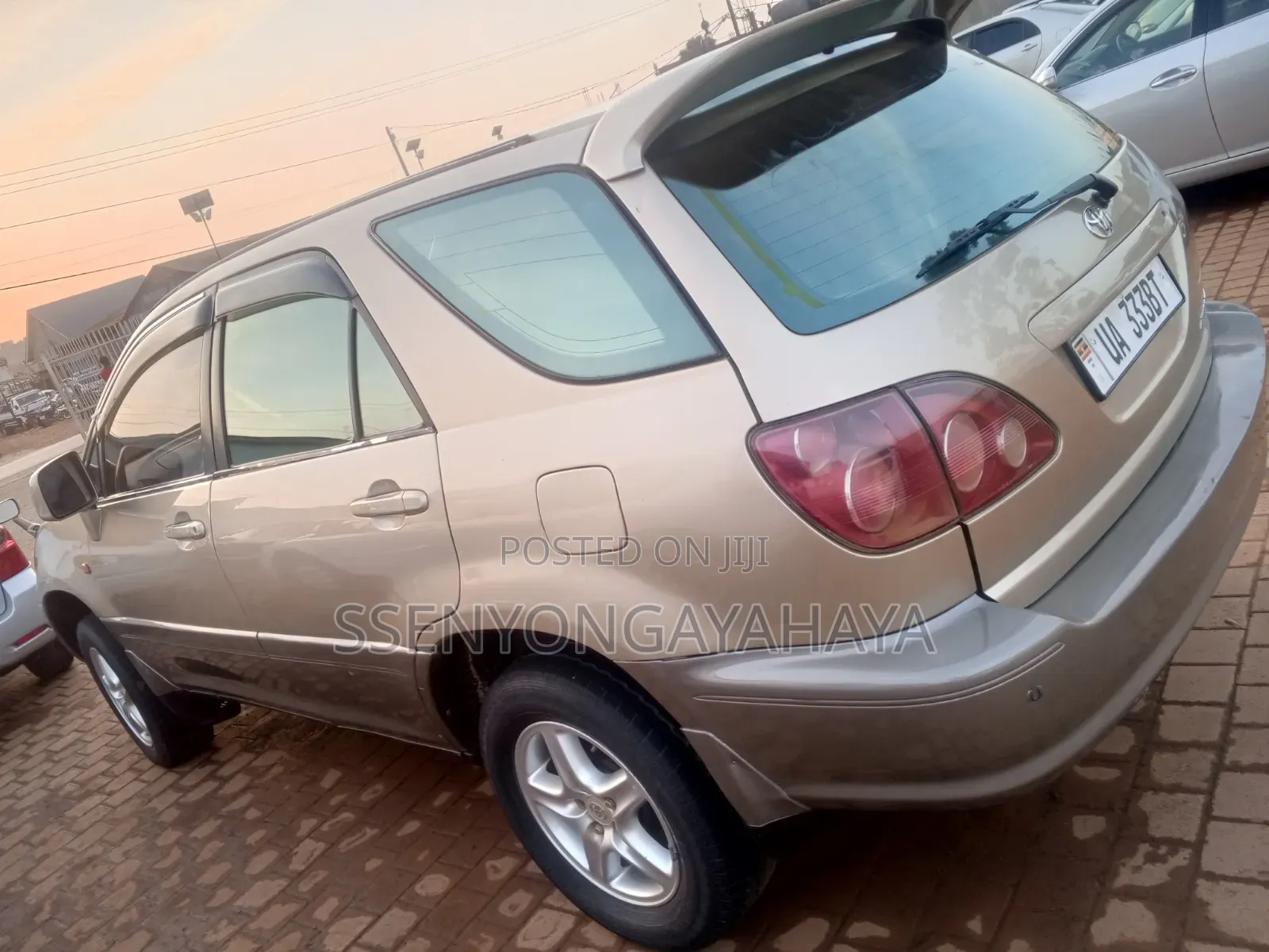 Toyota Harrier 2000 Gold