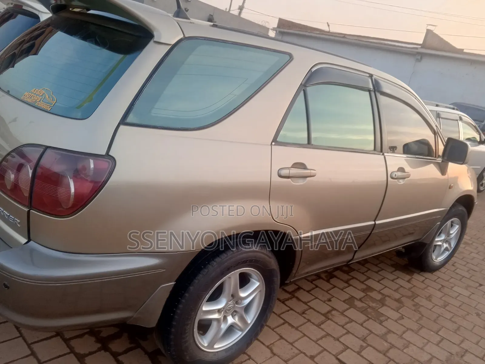 Toyota Harrier 2000 Gold