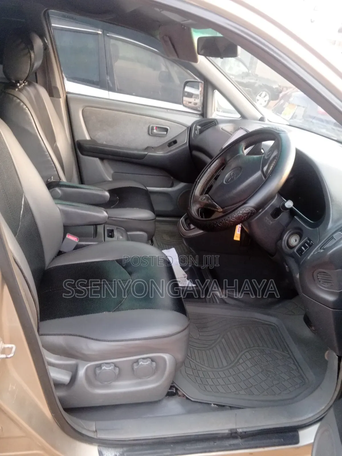 Toyota Harrier 2000 Gold