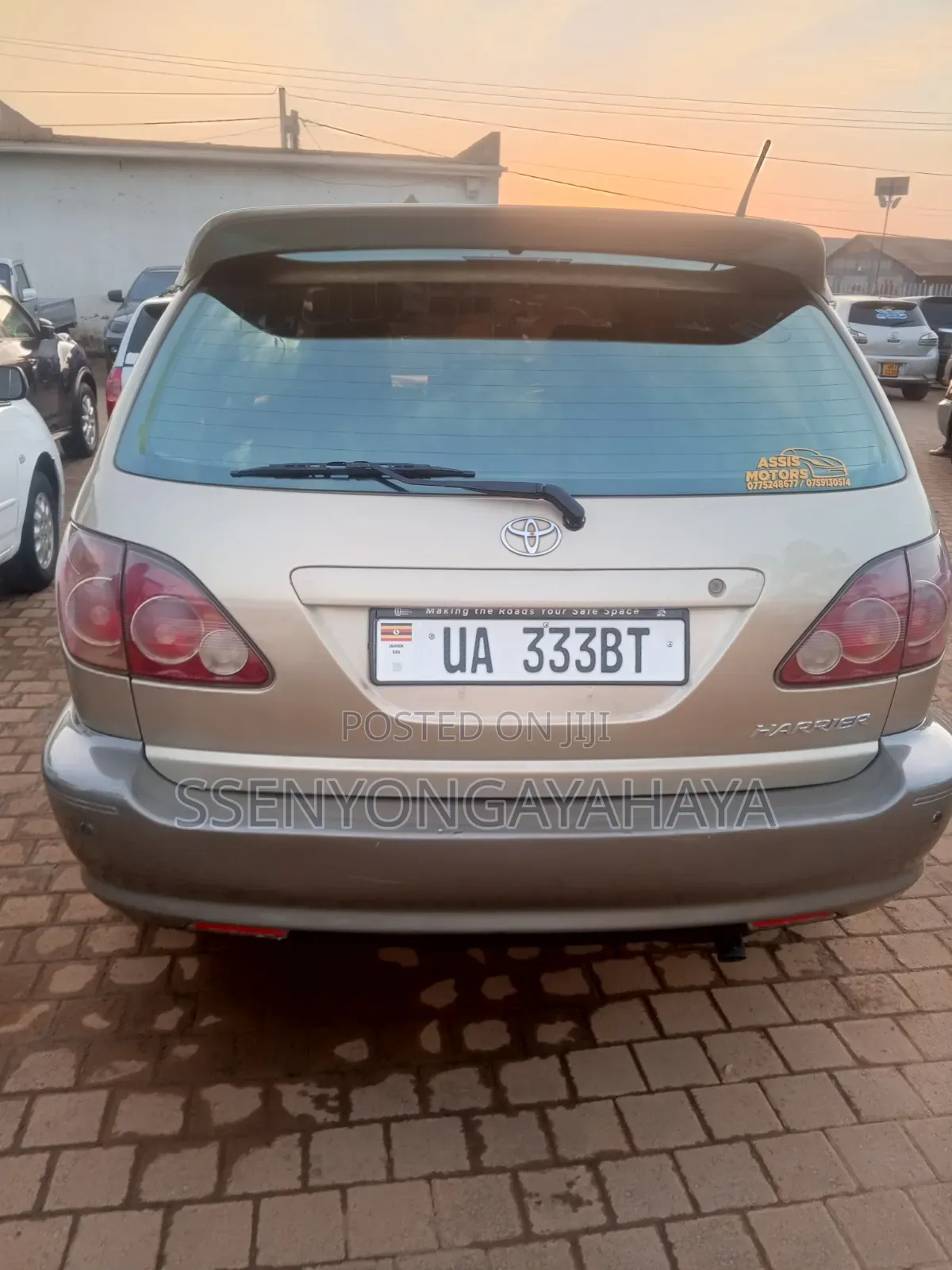 Toyota Harrier 2000 Gold