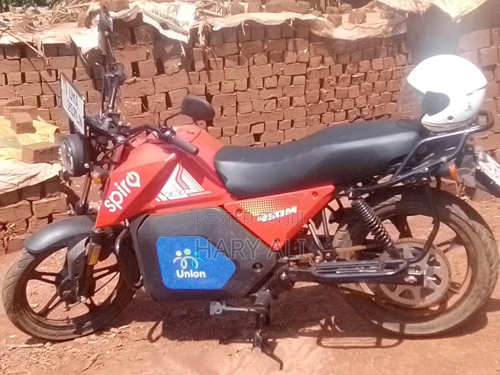 TVS HLX 125 2024 Red