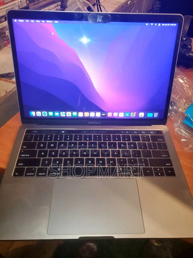 Laptop Apple MacBook Pro 2017 16GB Intel Core i5 SSD 500GB