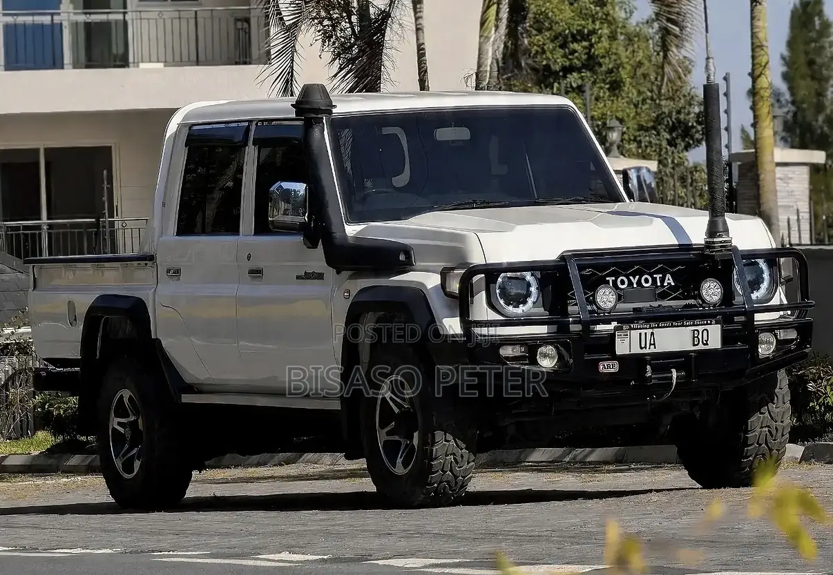 Toyota Land Cruiser Prado 2017 White