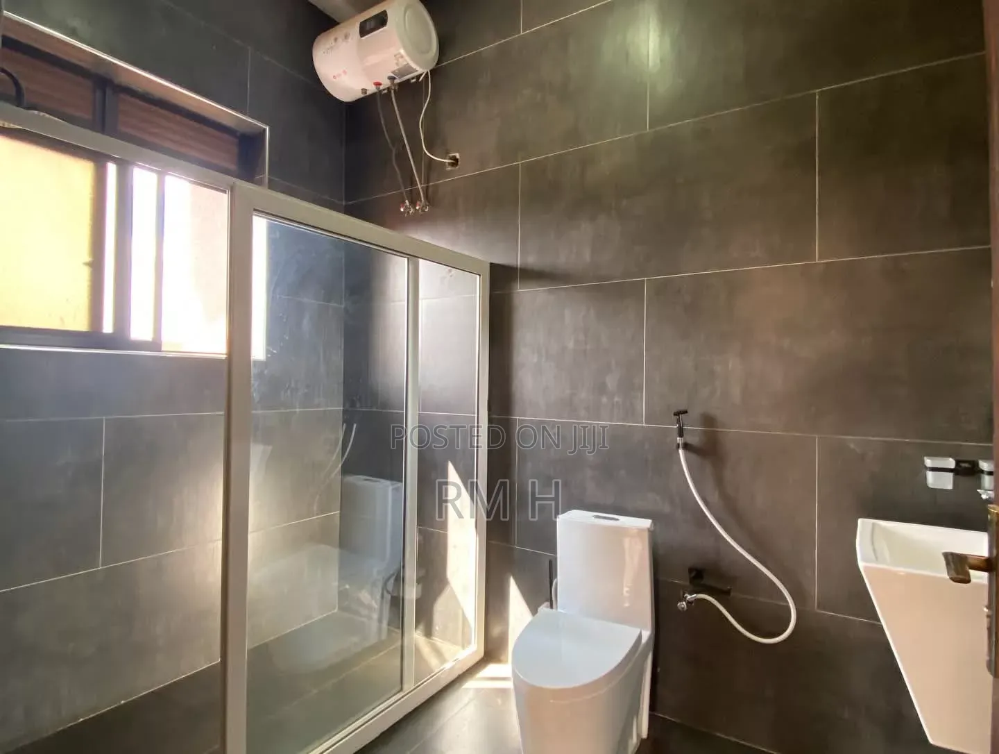 3bdrm Apartment in Muyenga, Central Division for rent